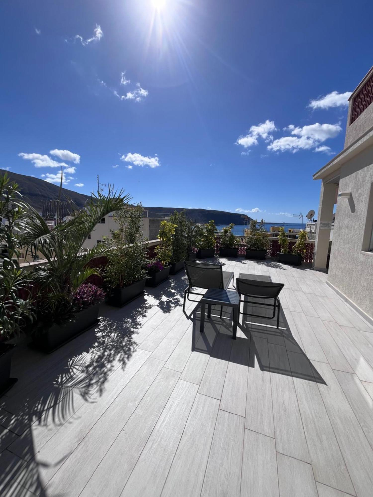 The White Heart House - Attic Sea View Apartment Лос Кристианос Екстериор снимка