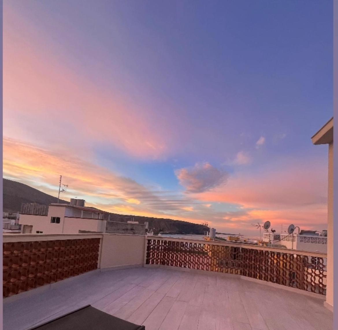 The White Heart House - Attic Sea View Apartment Лос Кристианос Екстериор снимка