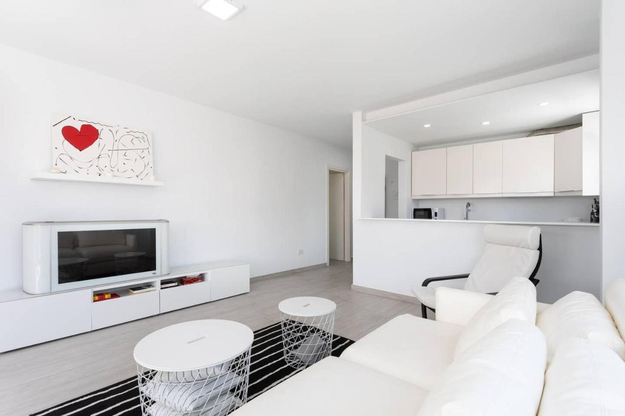 The White Heart House - Attic Sea View Apartment Лос Кристианос Екстериор снимка